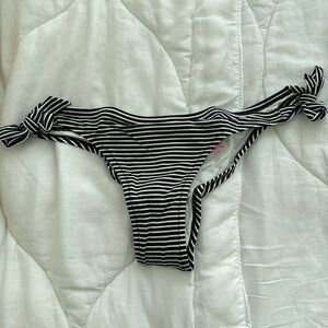 The Itsy Bathing Suit Bottom. Side tied. NEW.